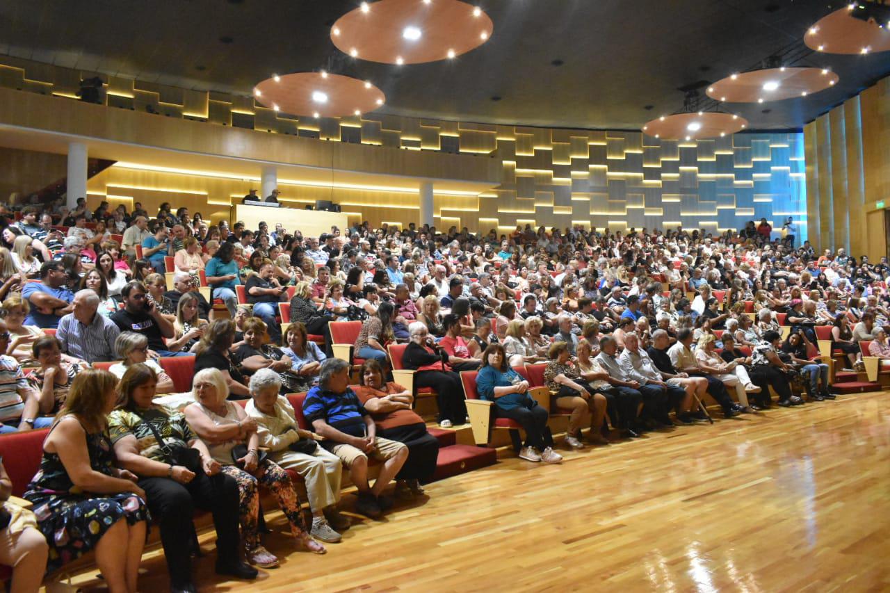 Fatima Flores Teatro Municipal