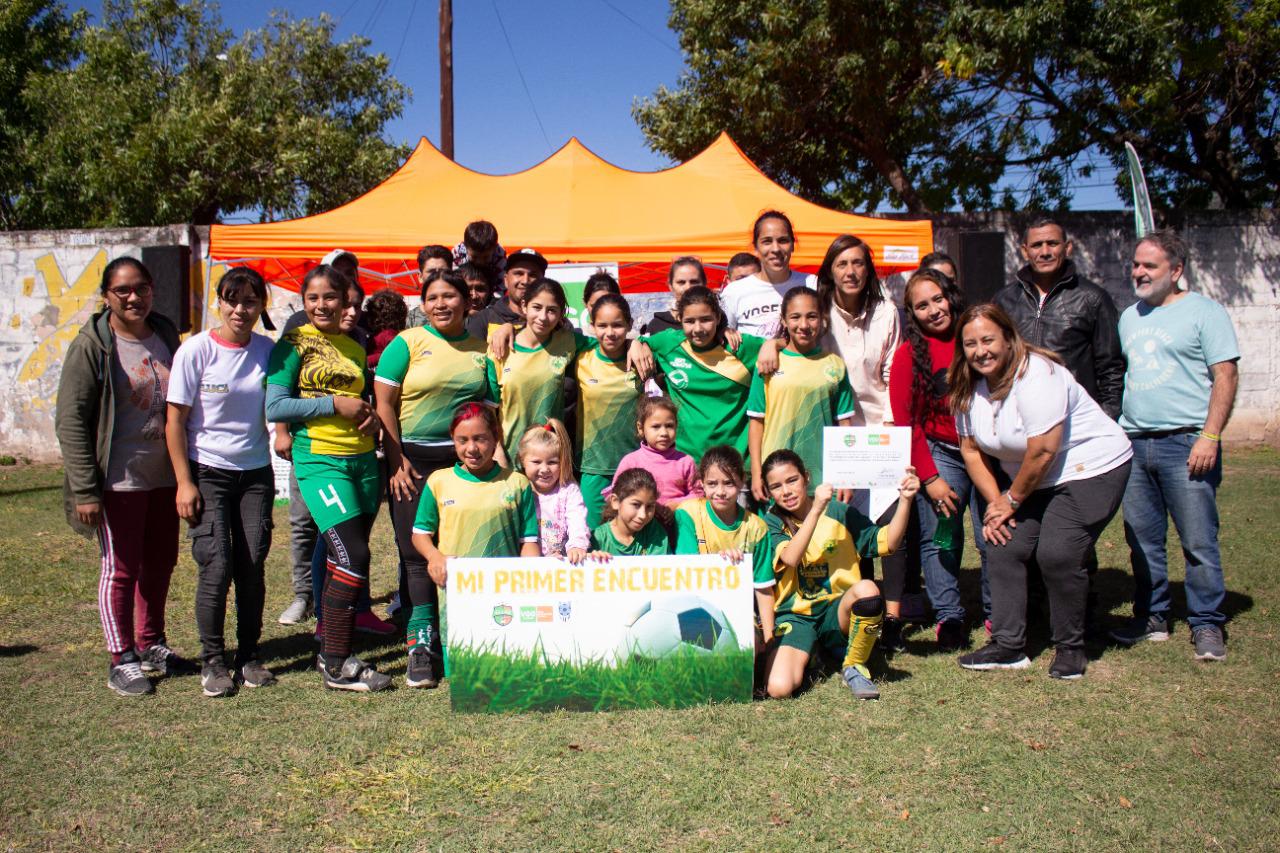 ellas juegan encuentro futbol infantil (9)