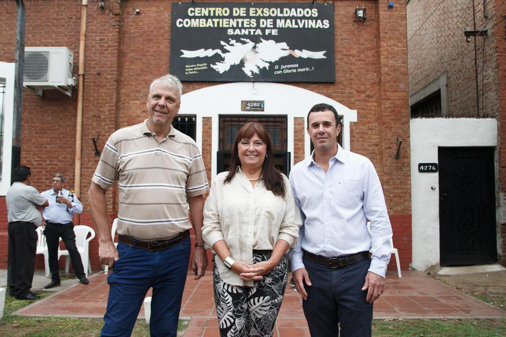 guradapolvos con el logo de Malvinas