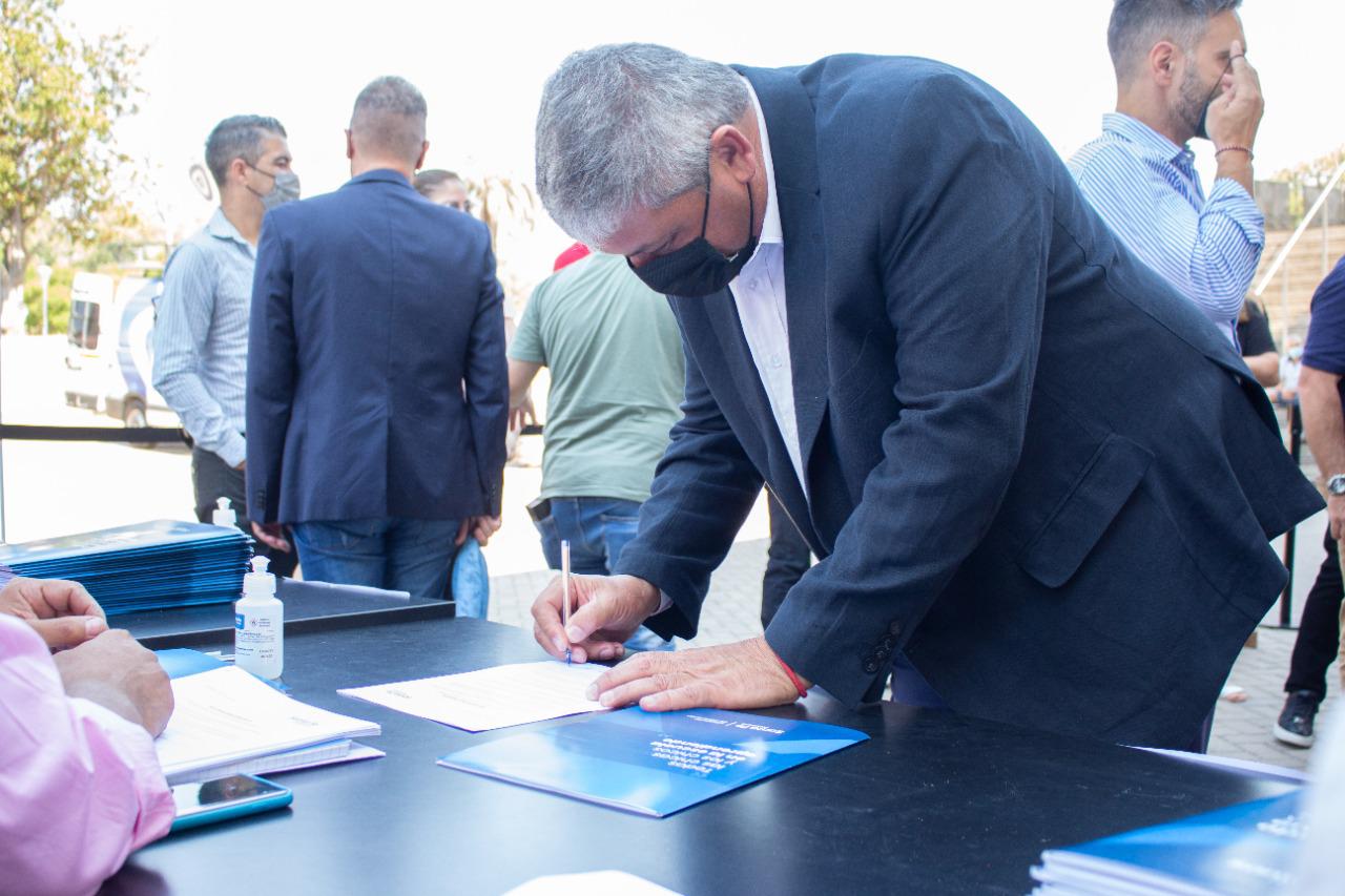 convenio todos los chicos y chicas en la escuela aprendiendo (4)
