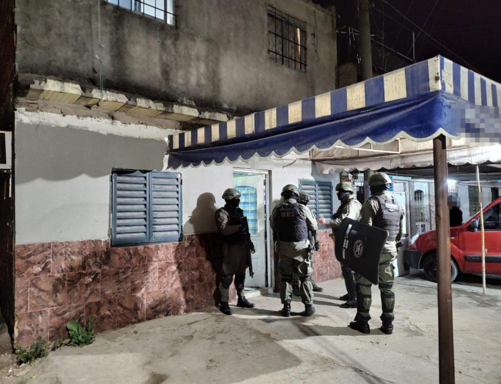 Realizan nueve allanamientos y detienen a seis personas en Rosario (1)