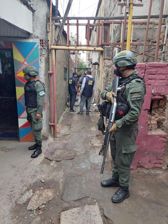 Detienen a ocho personas por causas ligadas al narcotráfico  (3)