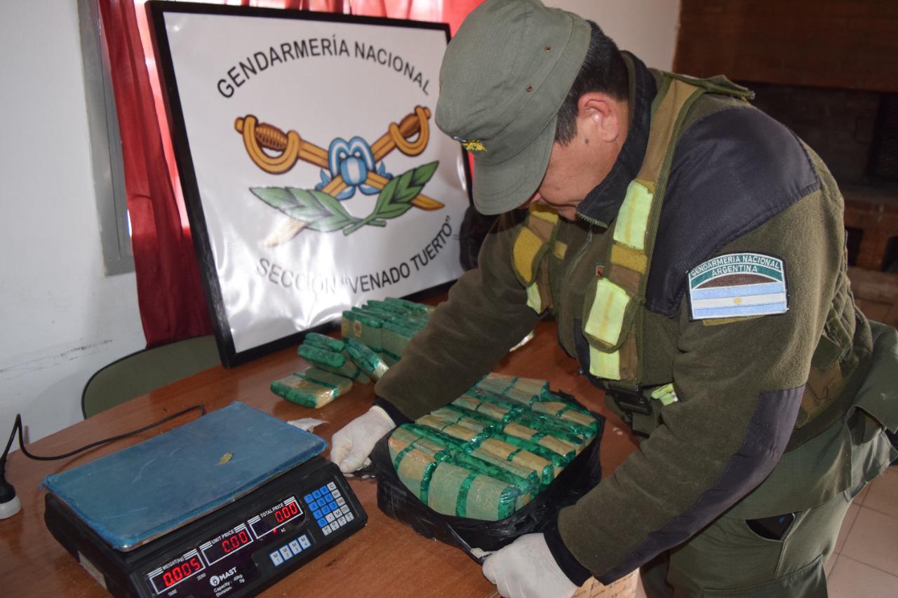 Secuestran más de 58 kilos de hojas de coca en un transporte de encomiendas (4)