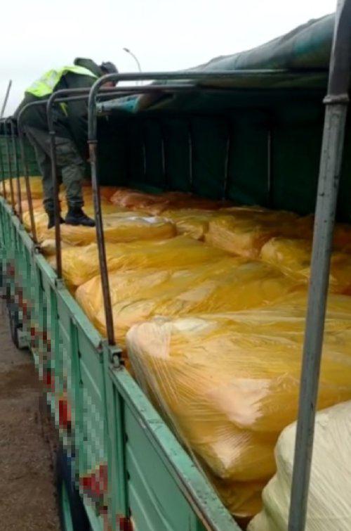 Circulaba con 26 toneladas de carbonato de potasio sin la documentación correspondiente