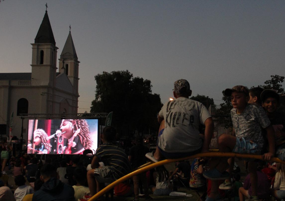 134 aniversario vgg cine a la reposera y cumbia cruzada (26)