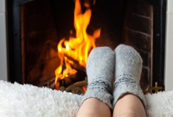 depositphotos_4053202-stock-photo-childrens-feet-are-heated-in