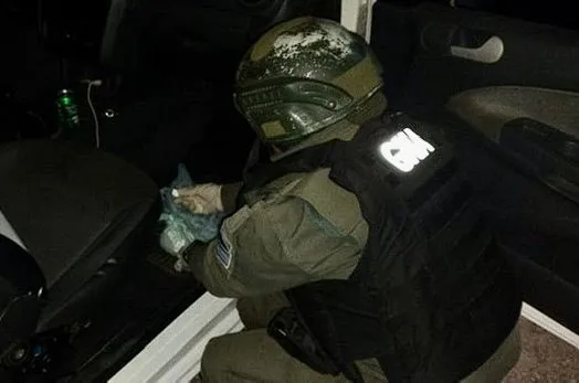 _ En Rosario descubren cocaína oculta a través de un orificio en la guantera de un automóvil3