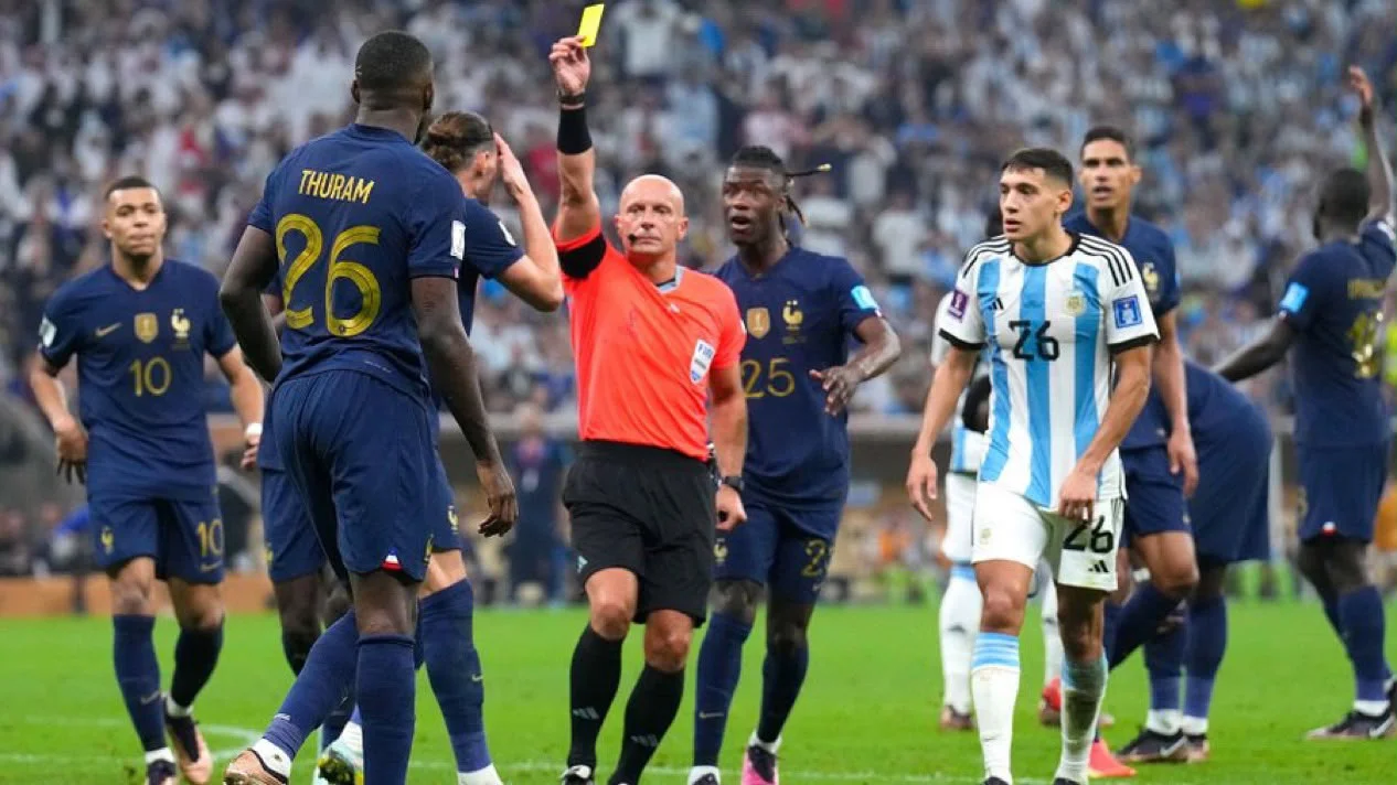 Szymon Marciniak será el árbitro de Argentina y Argelia
