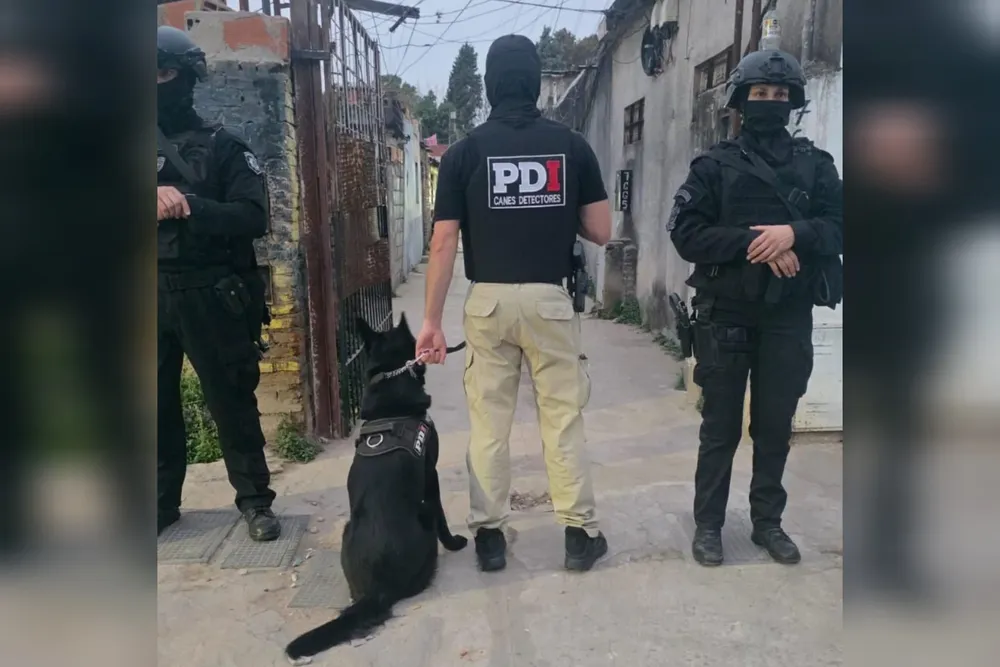 Policías disfrazados de repartidores