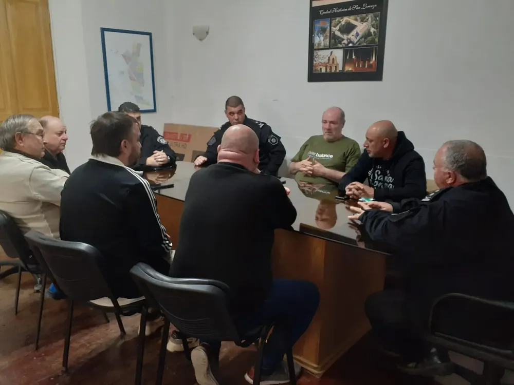 Reunión entre comerciantes y autoridades en Beltrán 