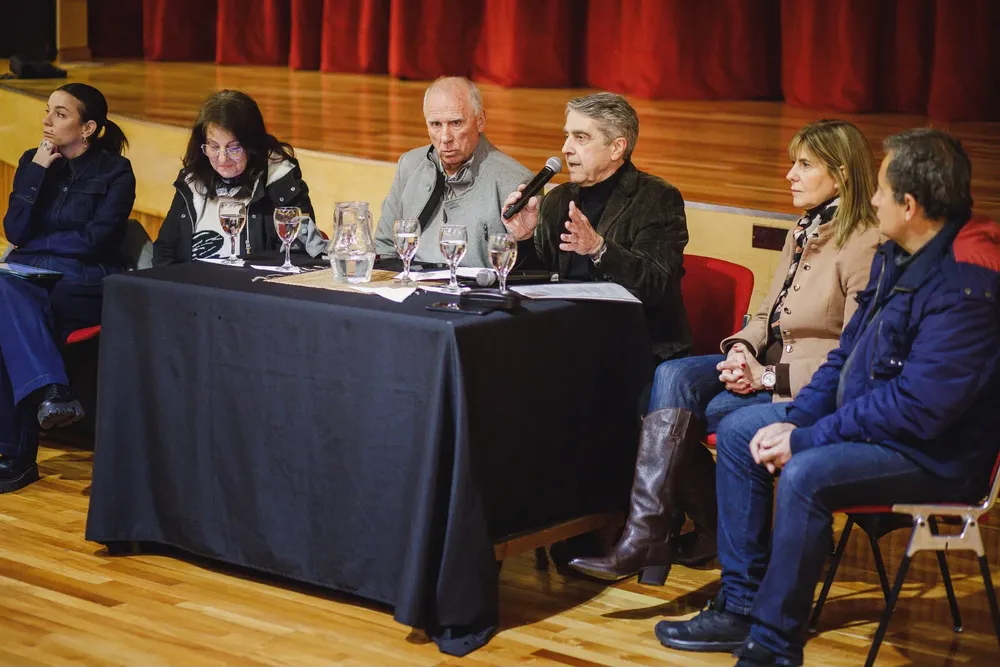 Traferri  reunión con legisladores y serenos de buque por su proyecto de ley