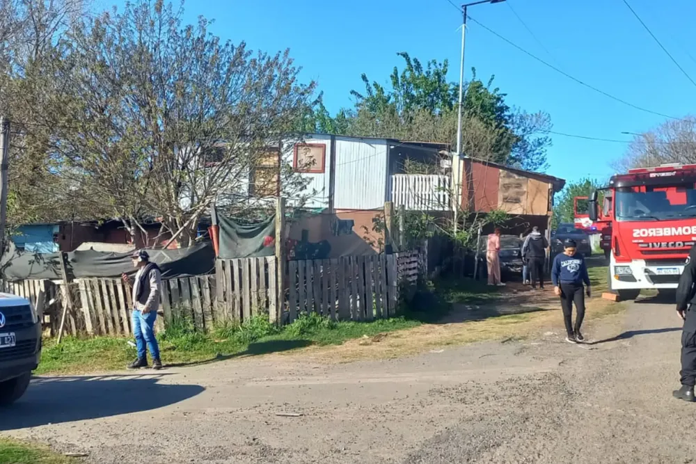Incendio en la intersección Díaz Vélez y el arroyo