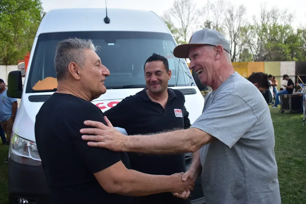 9df1ed1b-b2d3-402a-9736-fb0b1e53e33a