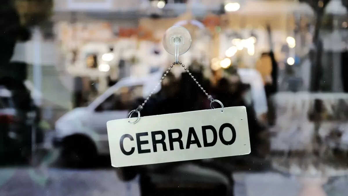 cerrado-comercio-dia-del-empleado-de-comercio-feriado-d2039dj203d