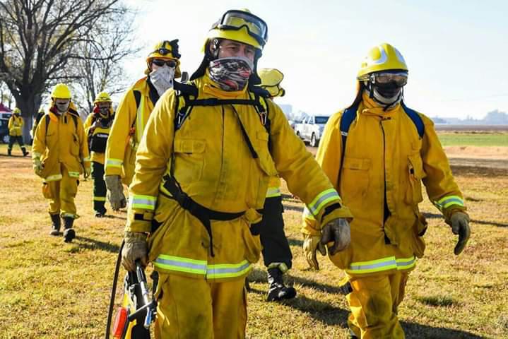 Bomberos-Voluntarios-incendios-islas-4