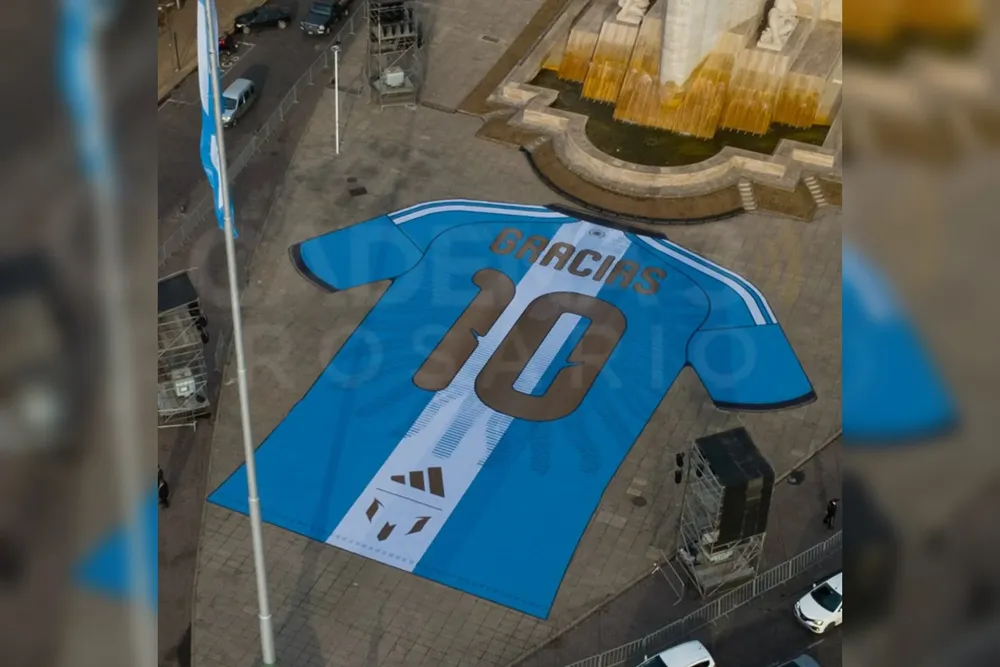 Camiseta de Messi en el Monumento a la Bandera - Cadena 3