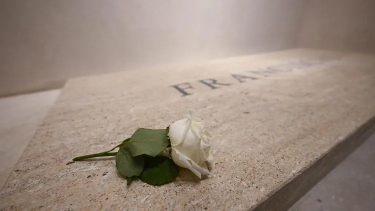 tumba Papa Francisco