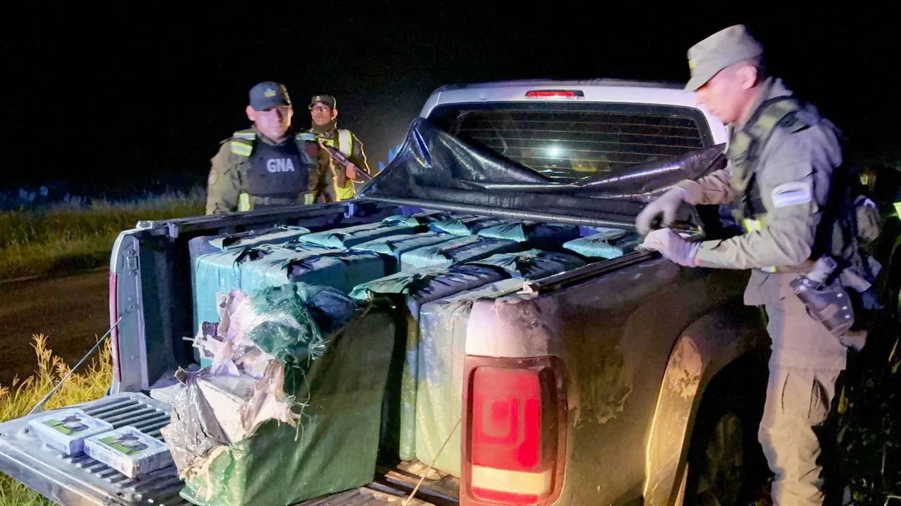 SANTA FE- COCAÍNA- CAMIONETA ABANDONADA- 01