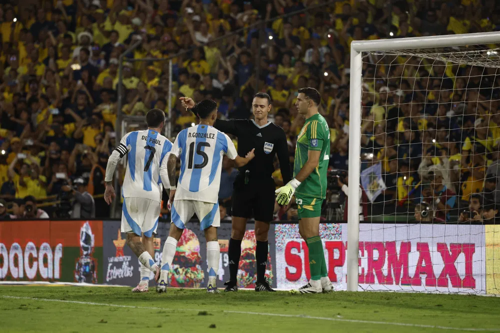 Dibu Martinez Dibu Martinez