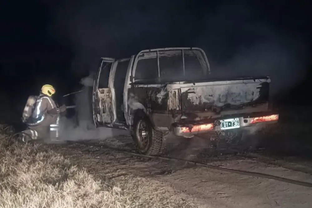 Incendio vehicular en Luis Palacios 