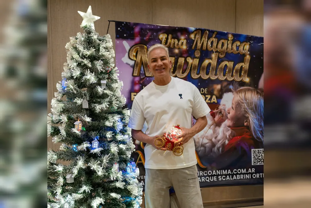 Flavio Mendoza presentó en Rosario su nuevo espectáculo “Una mágica Navidad”