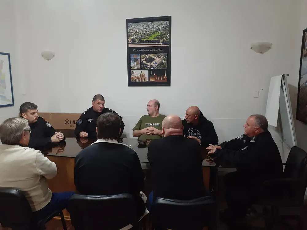 Reunión entre comerciantes y autoridades en Beltrán 