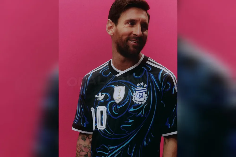 Messi y la nueva camiseta suplente 