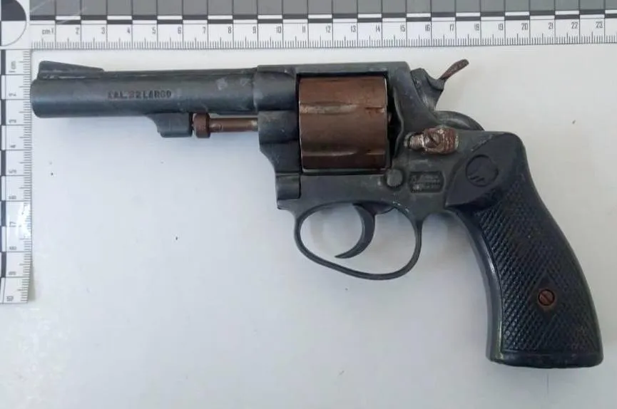 Armas y estupefacientes en tres procedimientos de Rosario Santa Fe (2)