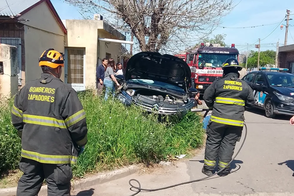 Una mujer se descompuso y chocó contra un árbol en Fray Luis Beltrán