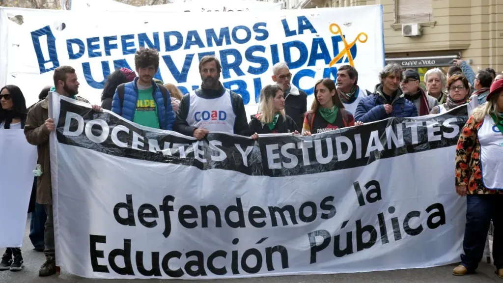 Defensa de la Educación Pública Defensa de la Educación Pública