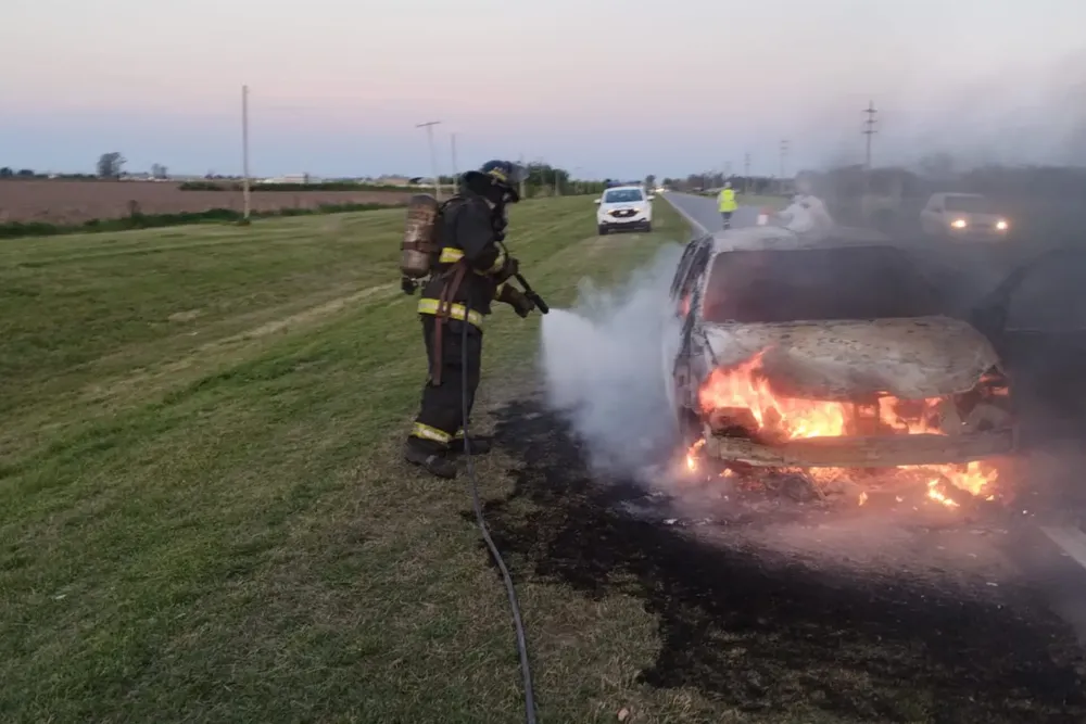 Incendio Vehículo Aldao  Incendio Vehículo Aldao