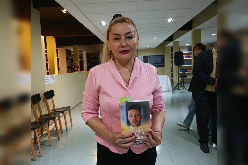 Estela Rueda Césped presentó su libro “Francesco: entre el cielo y el infierno”