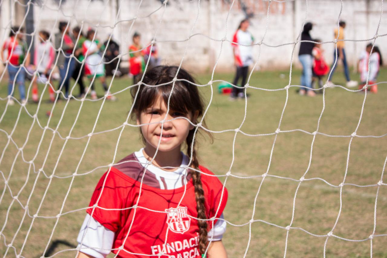 ellas juegan encuentro futbol infantil (30)