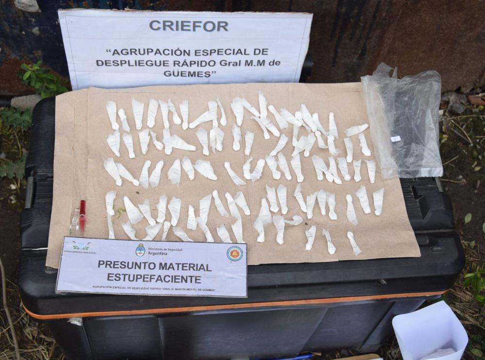 Detienen a un hombre que comercializaba droga en la vía pública (2)