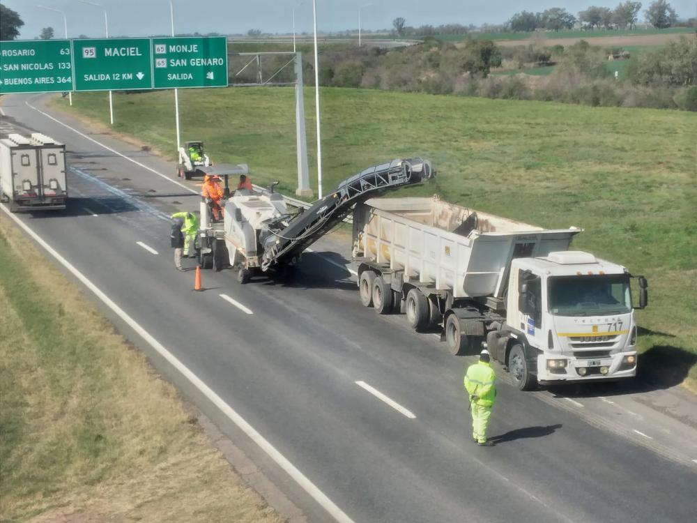 reparación de la calzada de la Autopista Rosario-Santa Fe