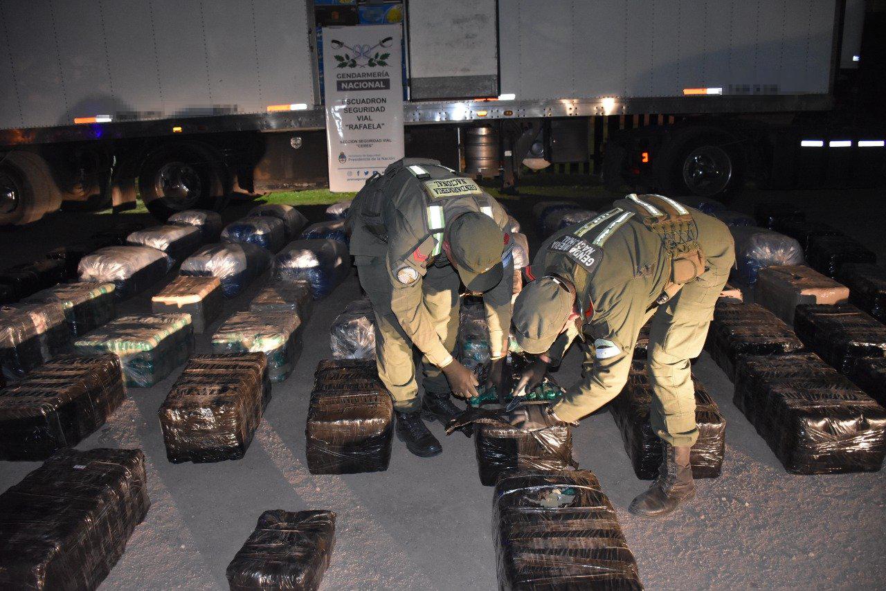 Ocultaba más de una tonelada de hojas de coca entre cargamento de bananas (5)