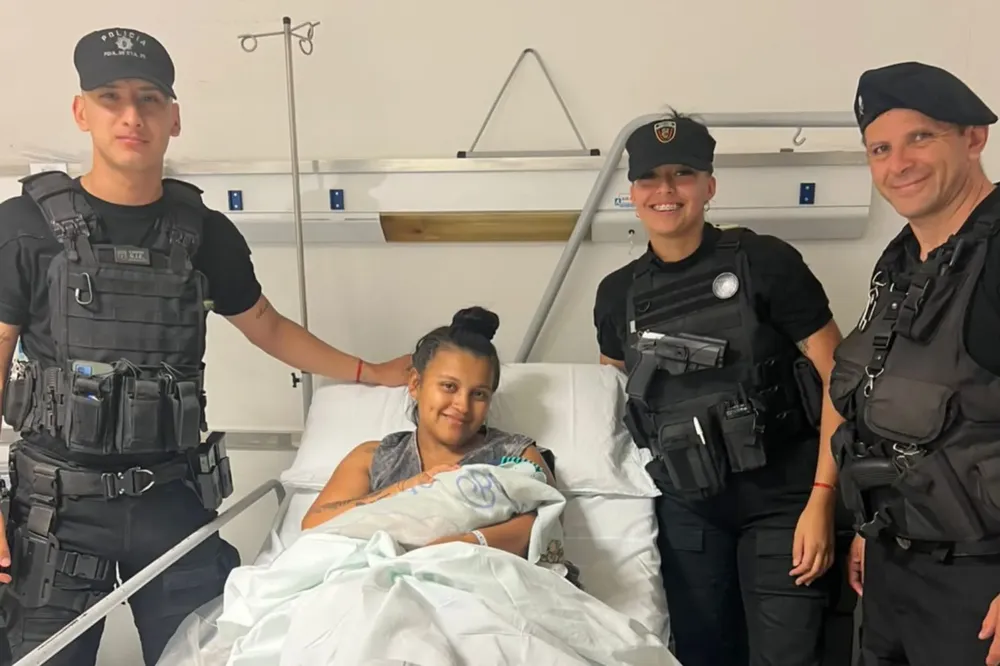 policias asistieron un parto