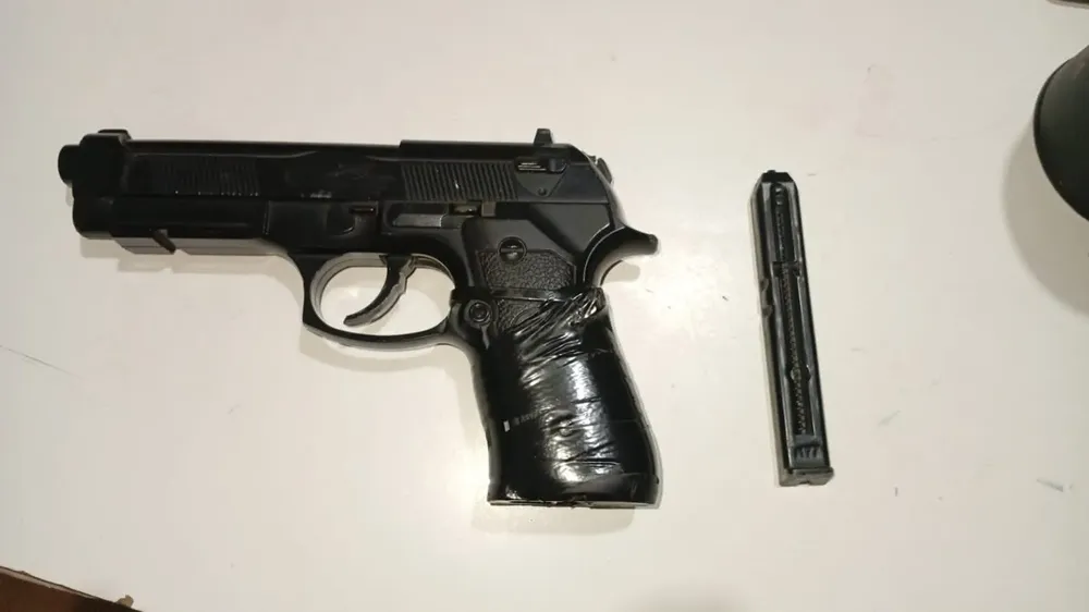 secuestro replica arma de fuego