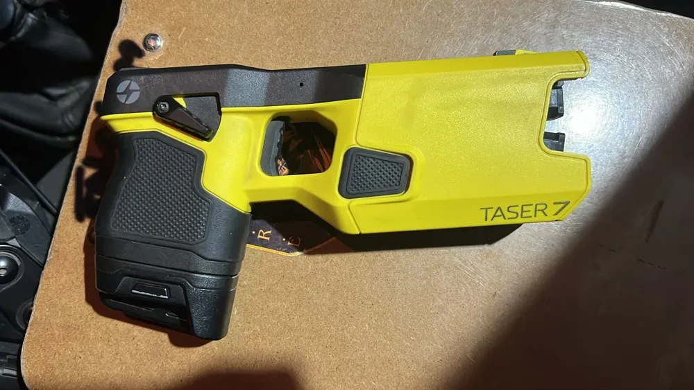 pistola Taser