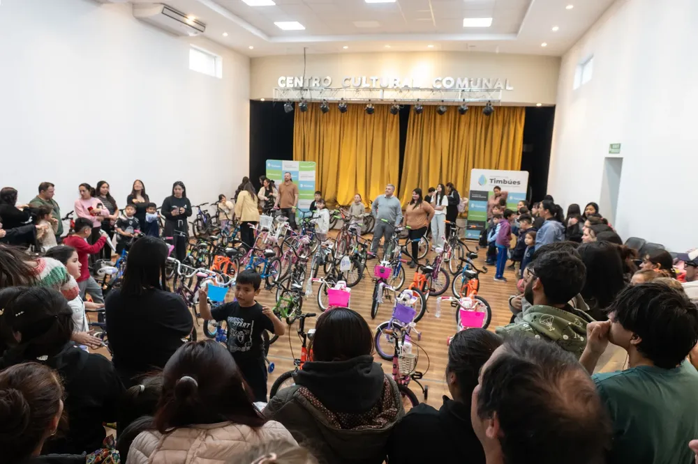 entrega de bicicletas en Timbúes