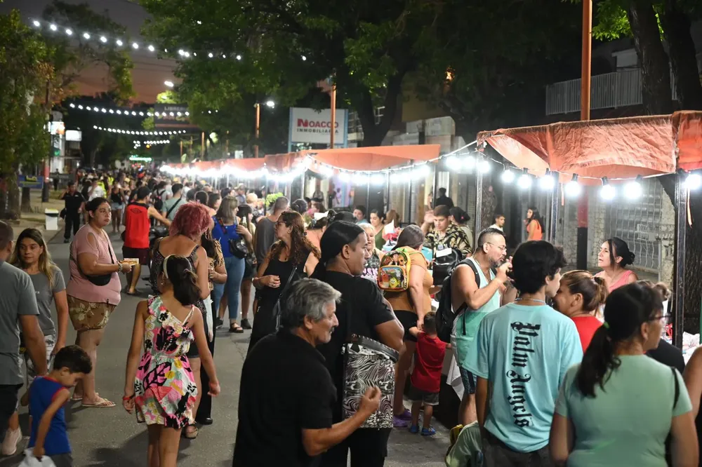 NOCHE DE PEATONAL CALLE MITRE VGG (2)
