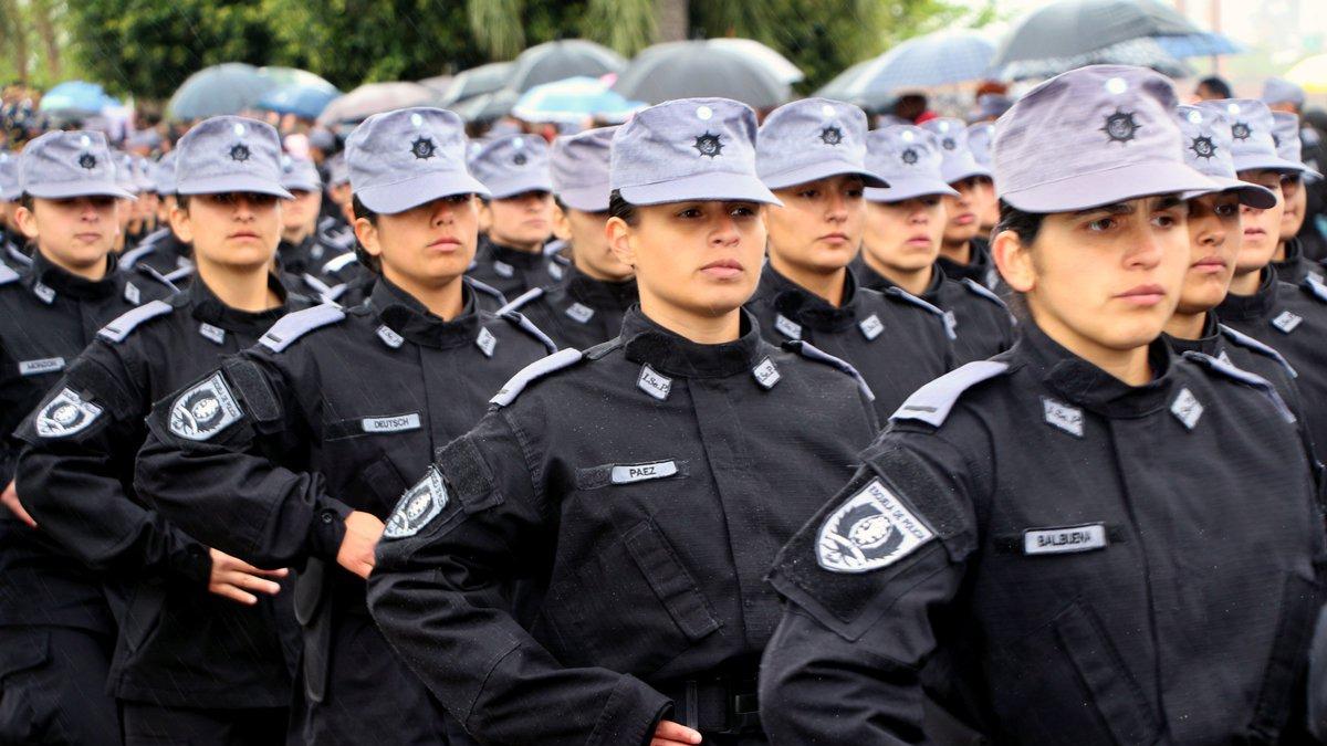  uniformes para los cadetes de la Policía