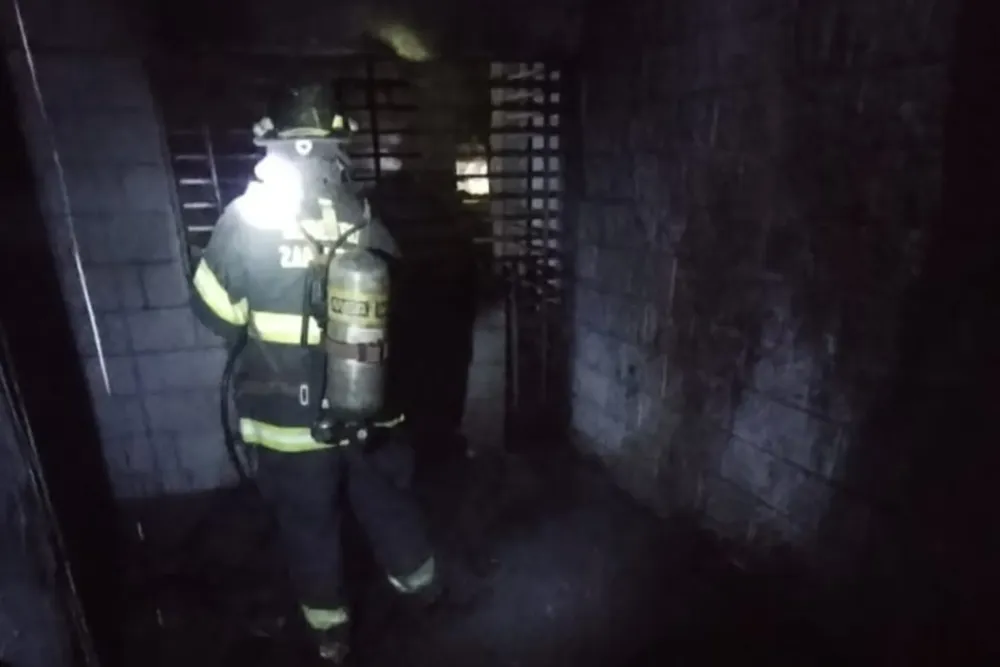 Incendio de vivienda en Mitre y San Martín 