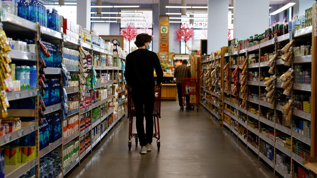 220321095658-us-grocery-store-shopping-0310-restricted-super-tease