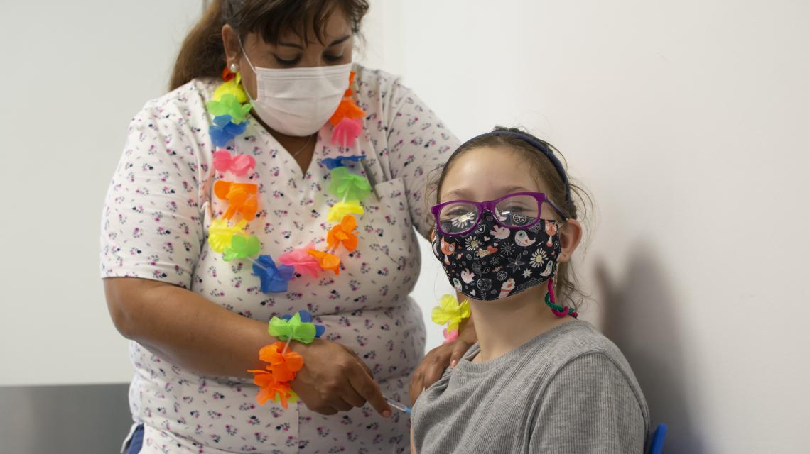 NIÑOS VACUNANDOS