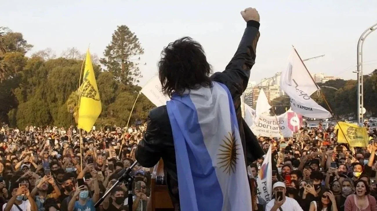 Milei con bandera