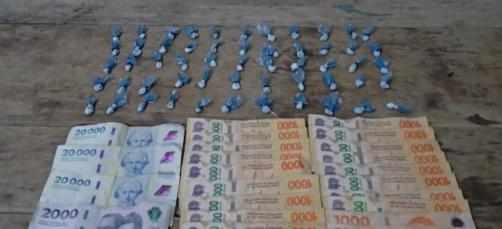 Detuvieron a un hombre con cocaína fraccionada para comercializar en Rosario (2)