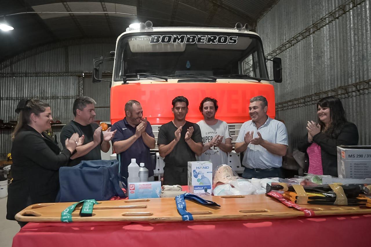 entrega de elementos bomberos Timbúes