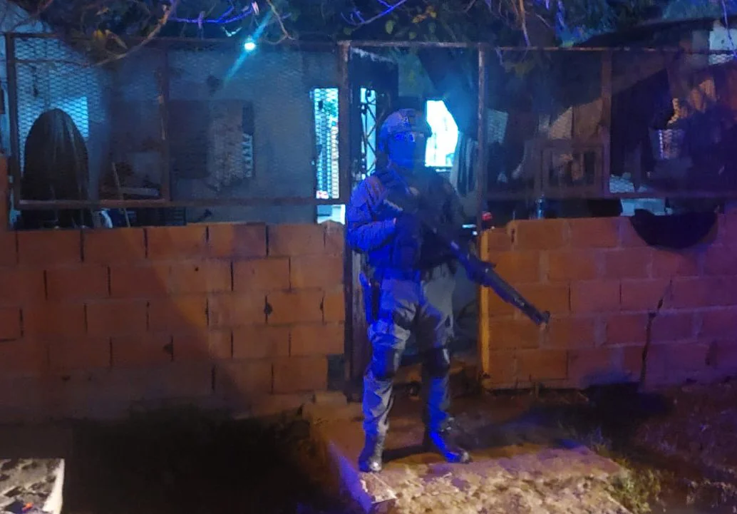 Desmantelan puntos de ventas de estupefacientes e investigan hechos de abusos de armas de fuego (2)