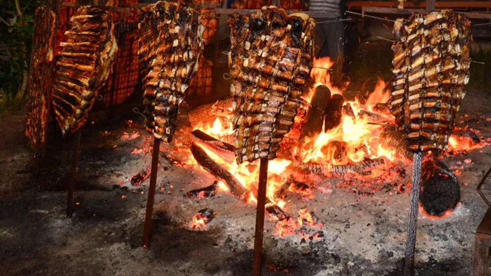 Brasas-y-sabores-Asador-Criollo-para-eventos-al-aire-libre